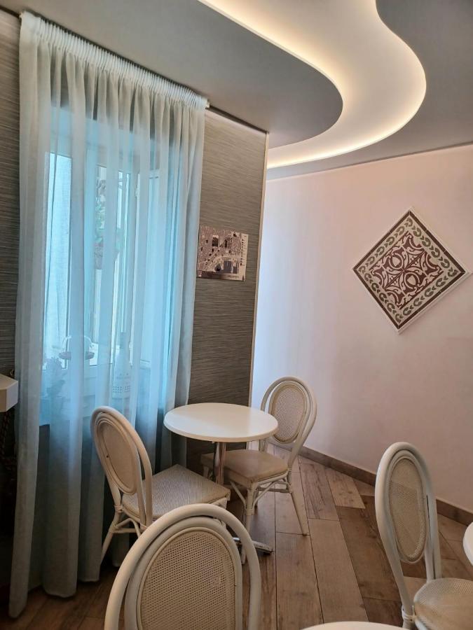 B&B Federico II Наполи Екстериор снимка