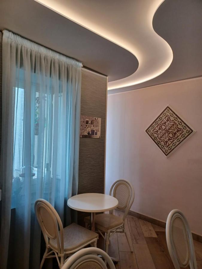 B&B Federico II Наполи Екстериор снимка