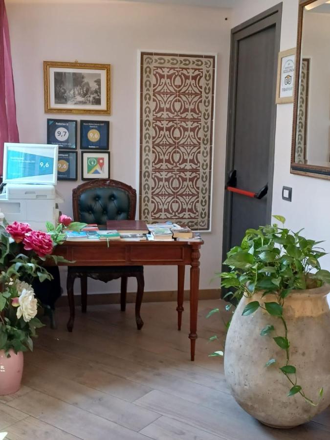 B&B Federico II Наполи Екстериор снимка