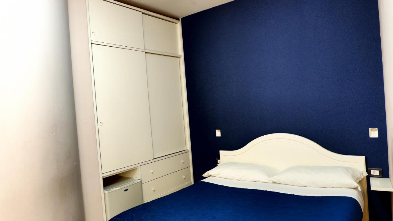 B&B Federico II Наполи Екстериор снимка